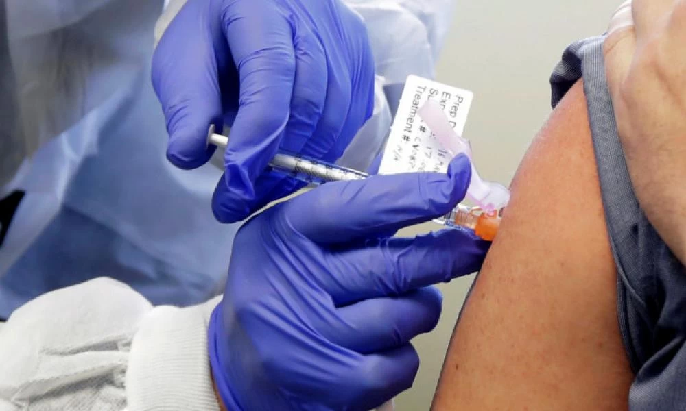 Εμβόλιο Pfizer: Εξανθήματα, δύσπνοια και ταχυκαρδία εμφάνισε υγειονομικός χωρίς ιστορικό, η ουσία που ενδέχεται να δημιουργεί αλλεργία